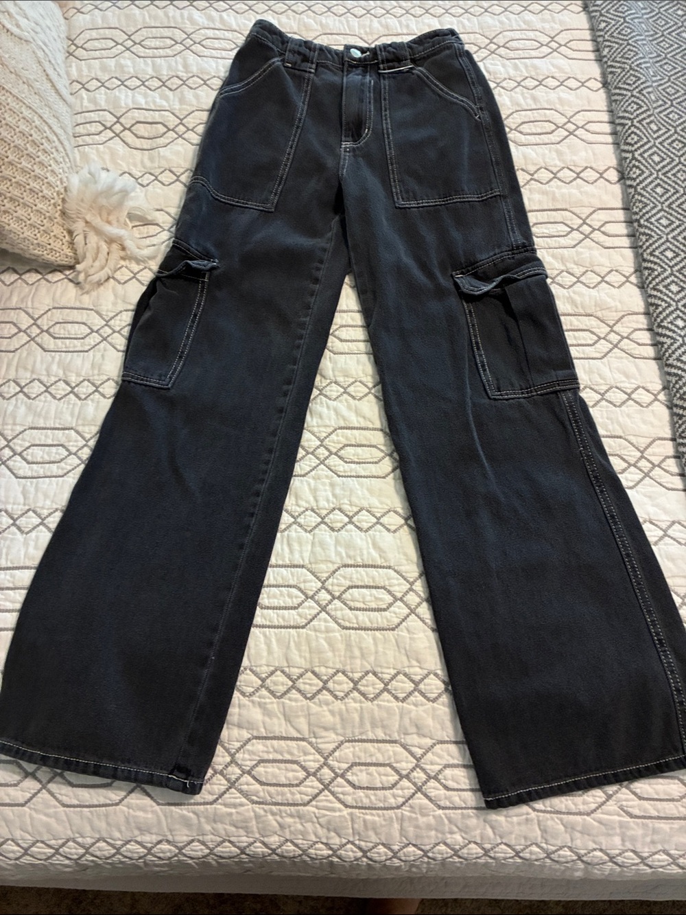 NWOT! RSQ Black Wide-Leg Cargo Jeans with White Topstitching